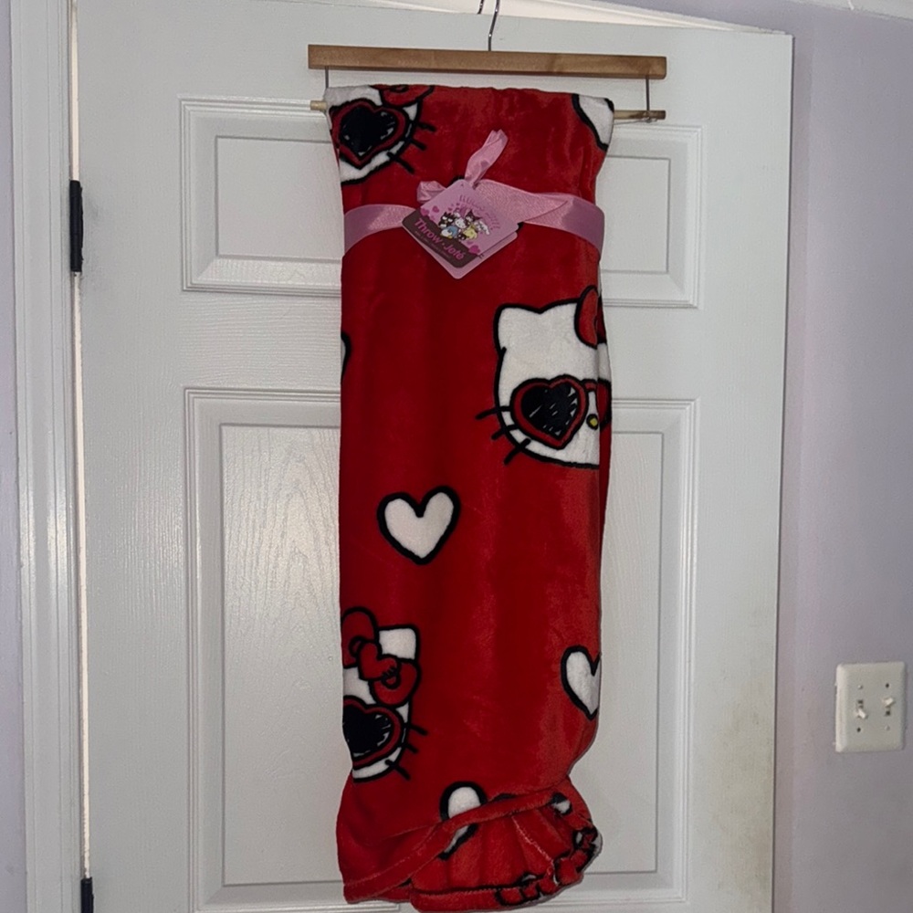 Hello kitty valentines blanket